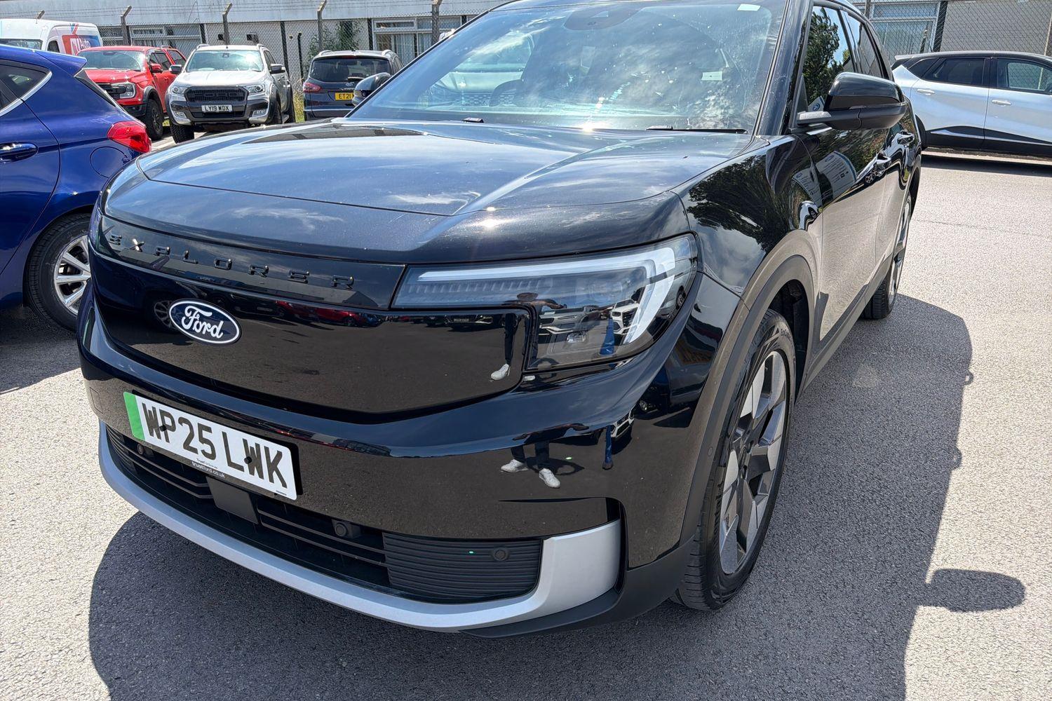 Ford EXPLORER Photo 35