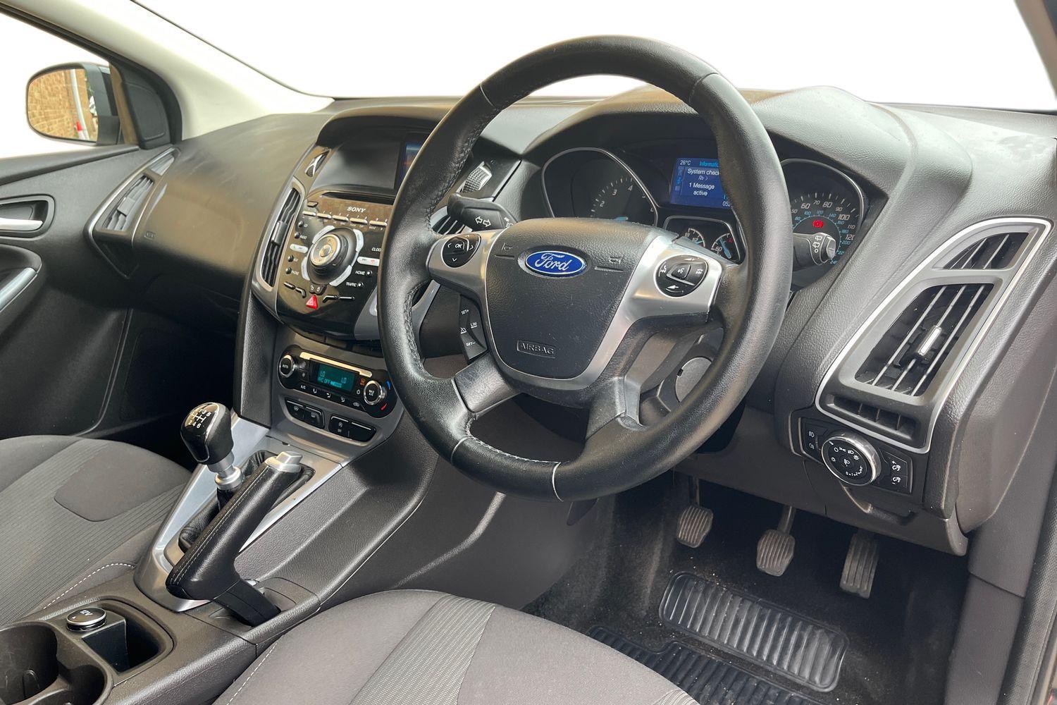 Ford Focus Photo 8