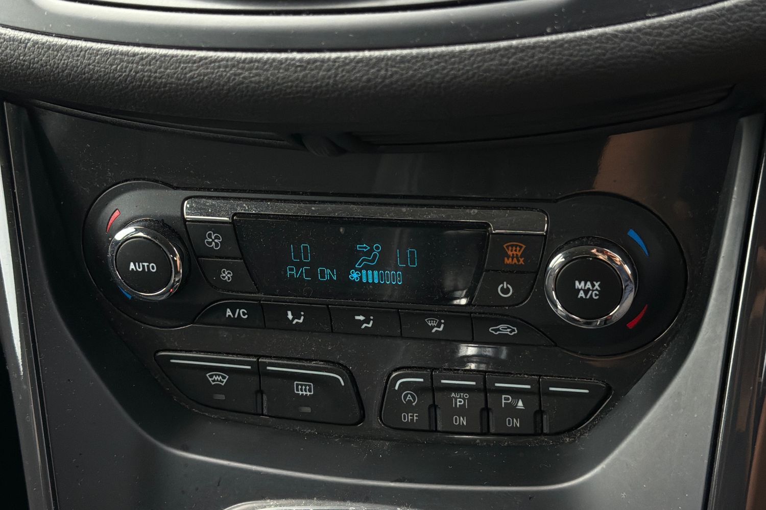 Ford KUGA Photo 28