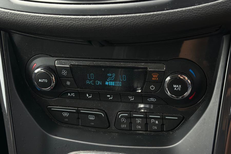 Ford KUGA Photo autoimg-c588453ffe7b642b7ca83ec716618bc2c4900c38.jpg