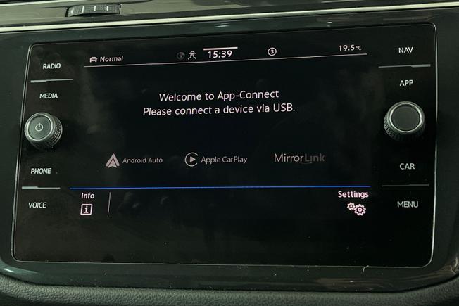 VOLKSWAGEN Tiguan Photo 23