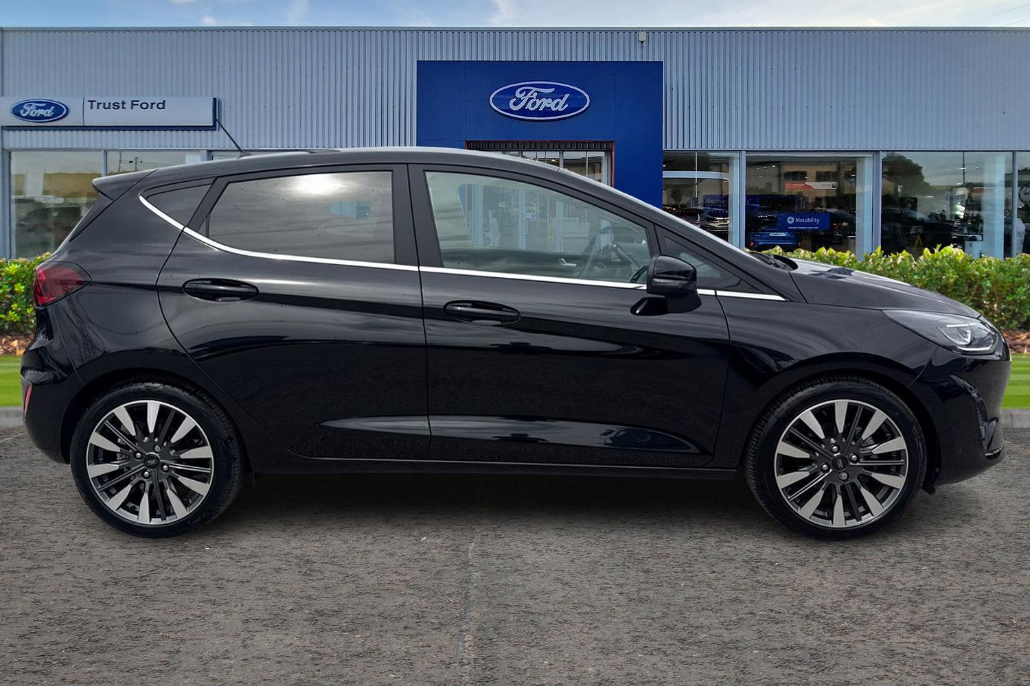 Ford FIESTA Photo 2