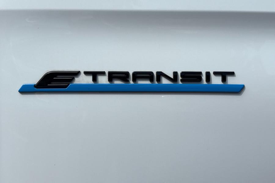 Ford E-TRANSIT CUSTOM Photo autoimg-c58a9f927fa8cd305ead89dd64d996caa208895e.jpg