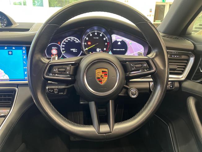 PORSCHE Panamera Photo 17