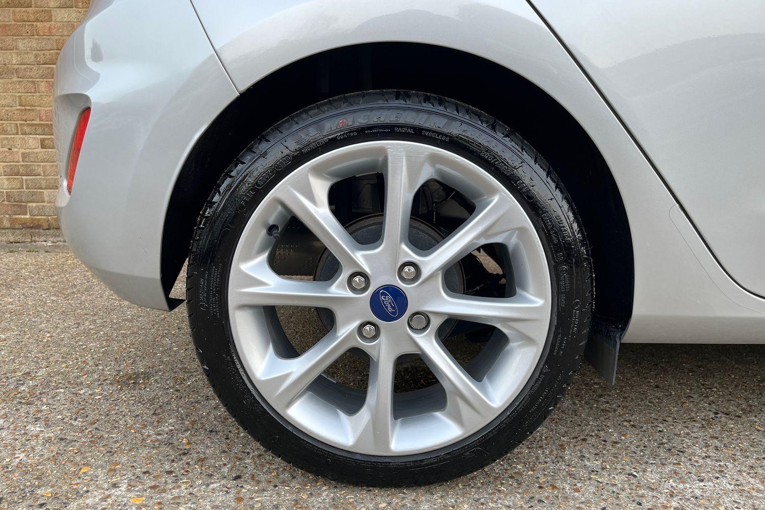 Ford FIESTA Photo 7