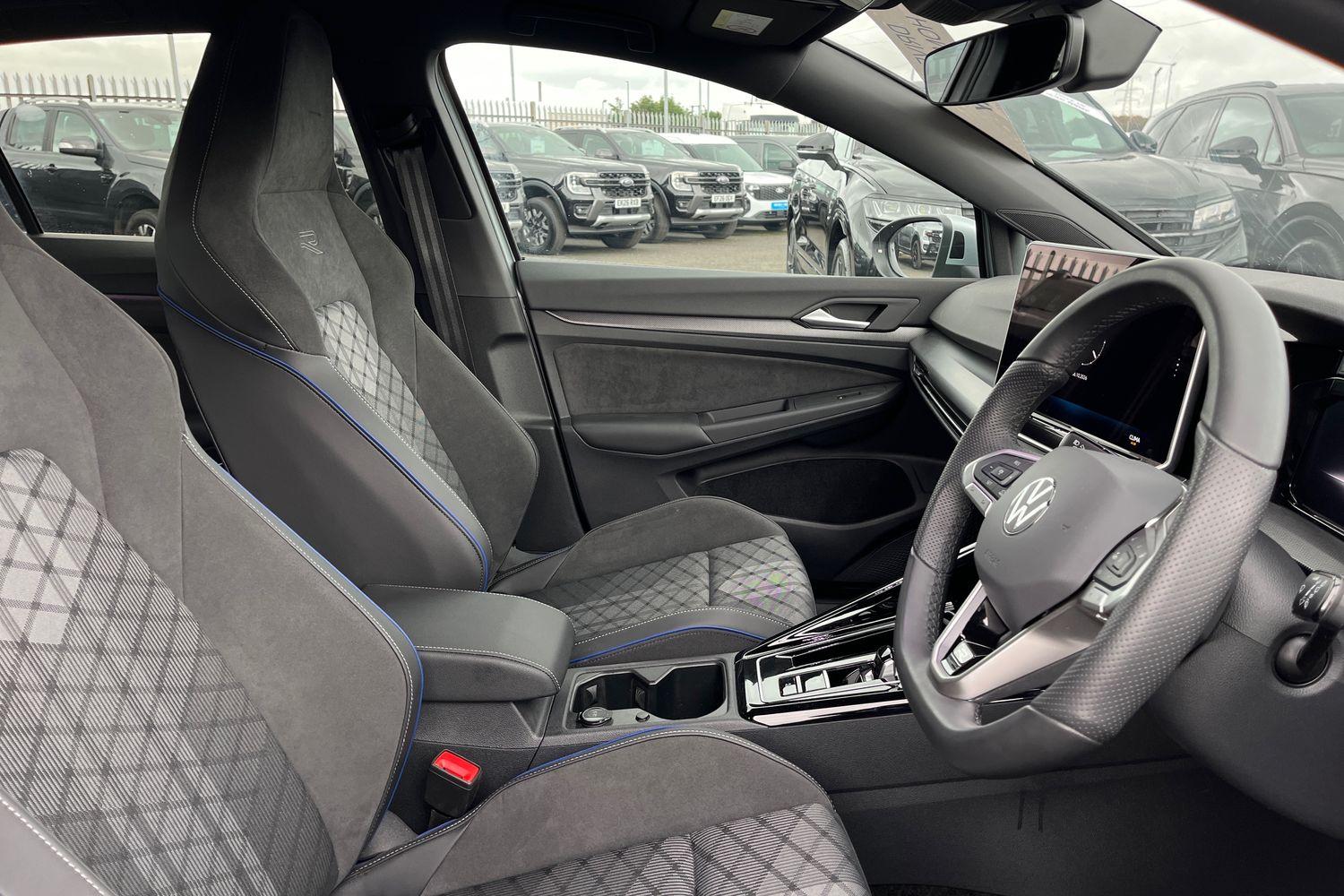 Volkswagen GOLF Photo 16