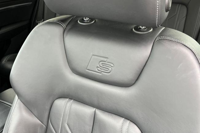 AUDI e-tron Photo 42
