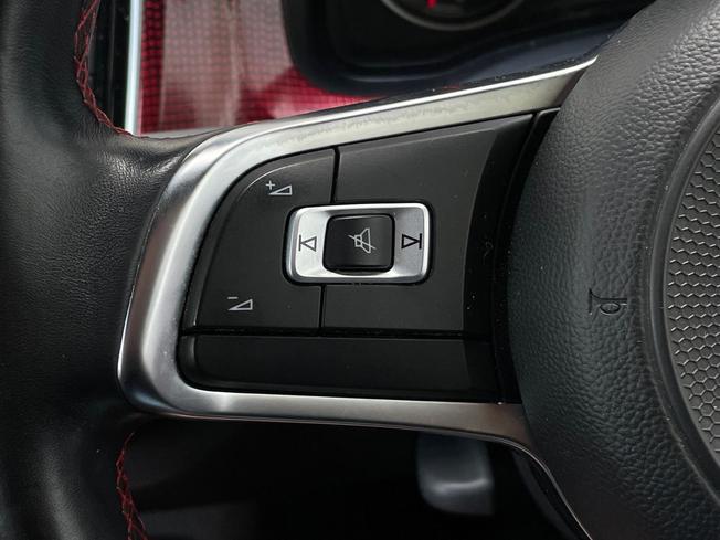 VOLKSWAGEN UP Photo 16