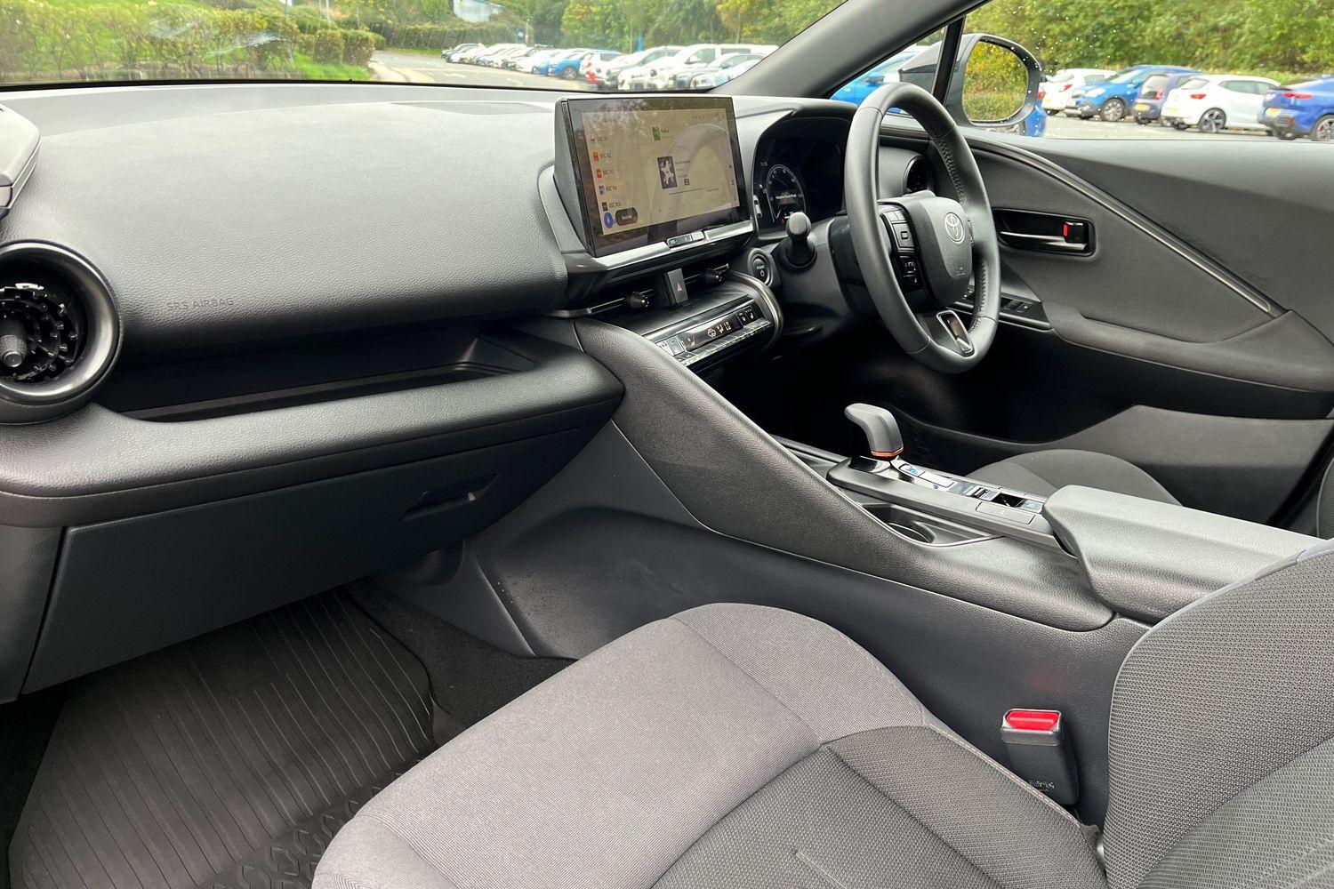 Toyota C-HR Photo 17