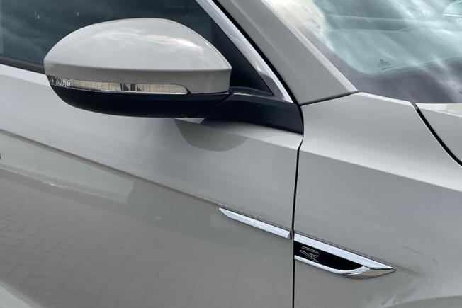 VOLKSWAGEN T-Roc Photo 20