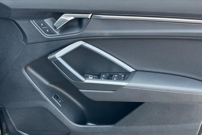 AUDI Q3 Photo 40