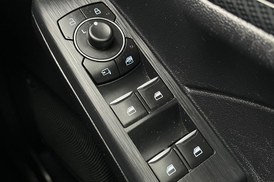 Ford Kuga Photo autoimg-c5c2893f0aebf324906b9e44a5b754203f6e0935.jpg