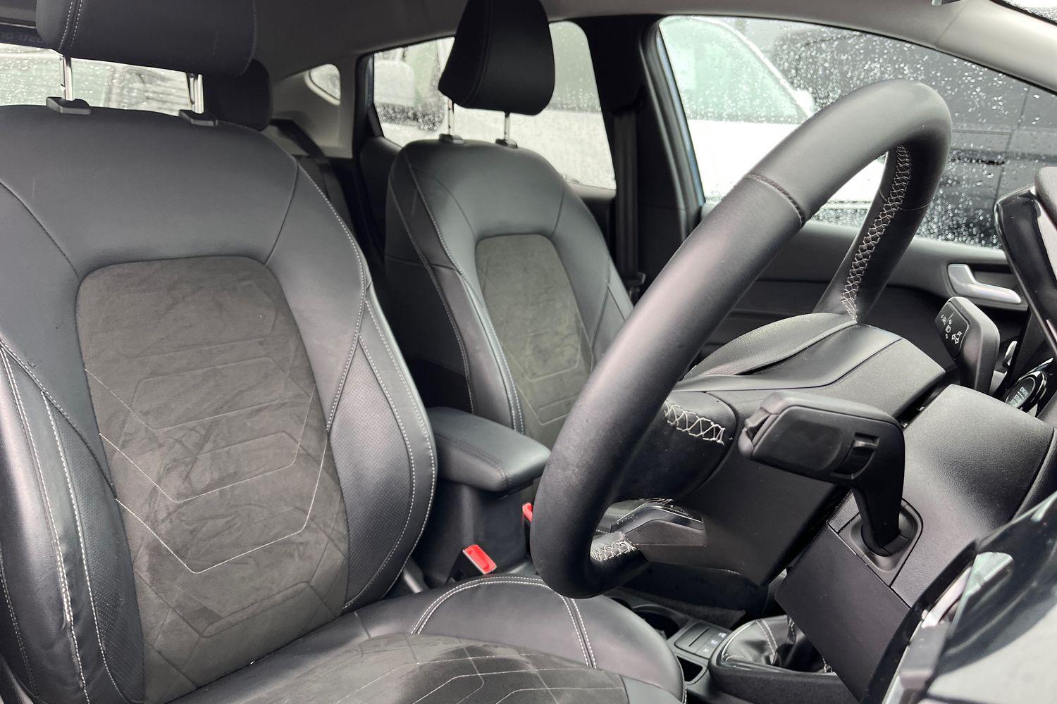 Ford FIESTA Photo 16