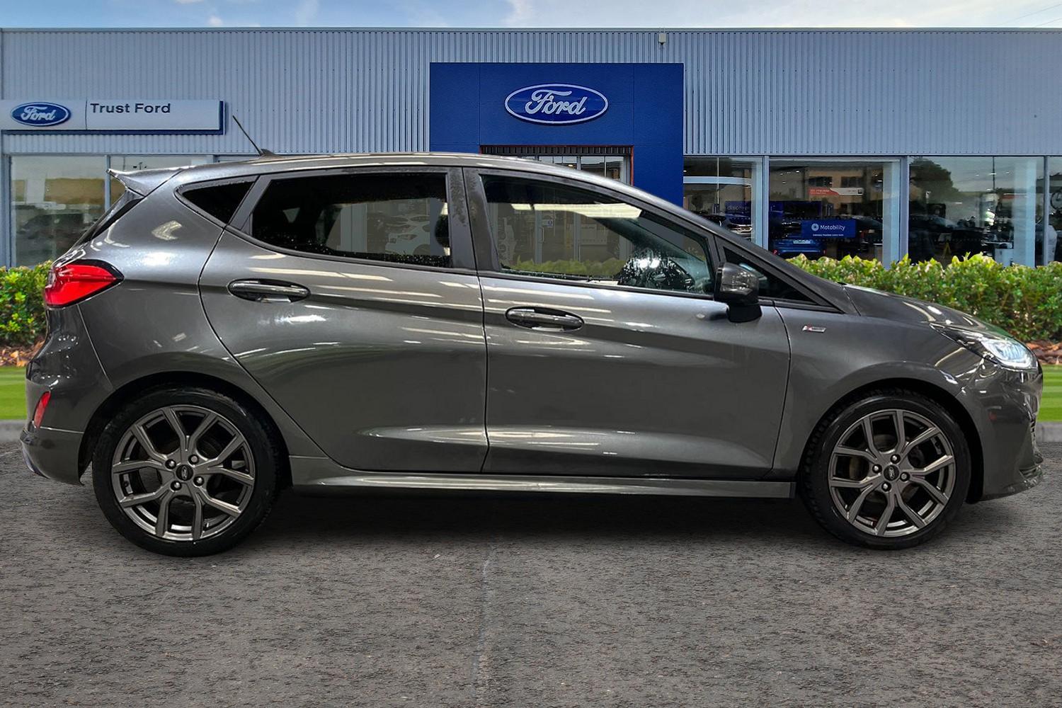 Ford FIESTA Photo 2