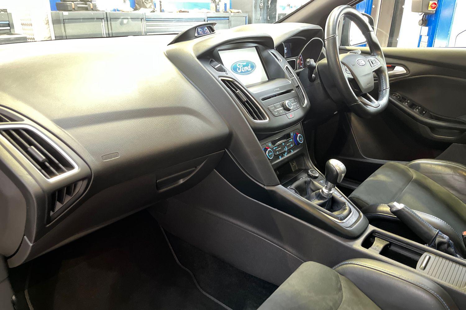 Ford FOCUS RS Photo 17