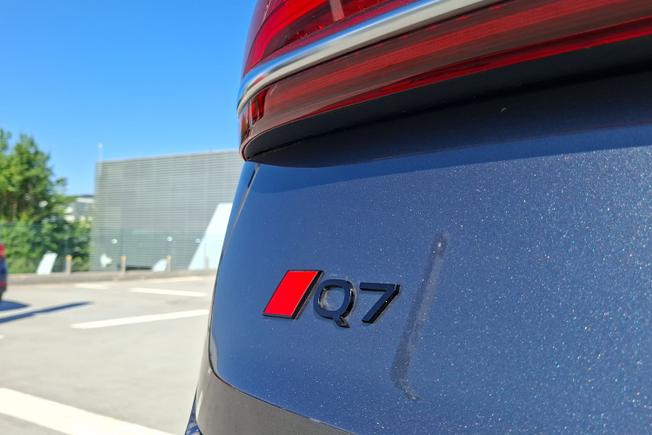AUDI Q7 Photo 24
