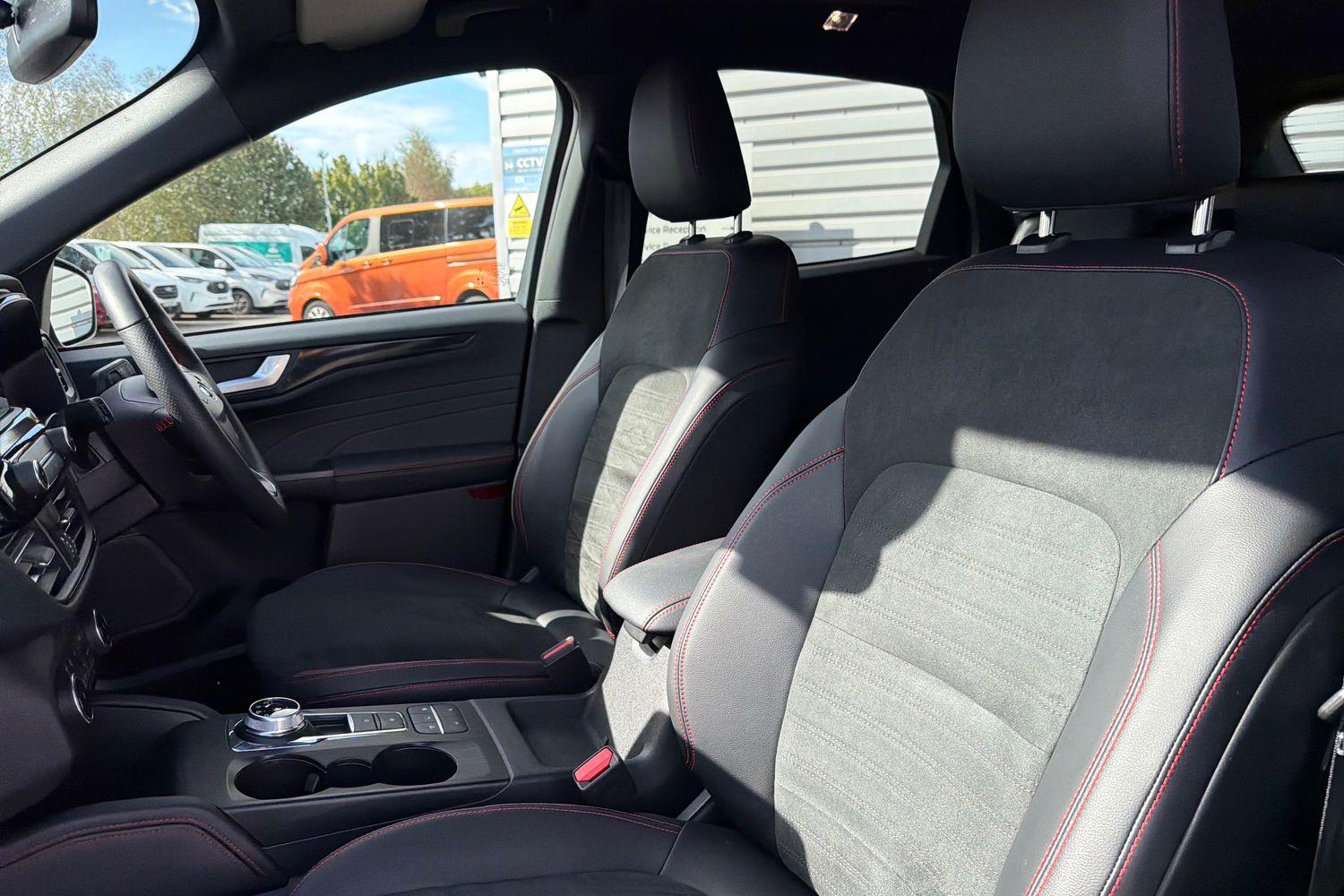 Ford KUGA Photo 18