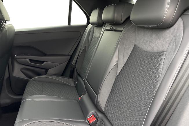 VOLKSWAGEN  T-Roc Photo 9