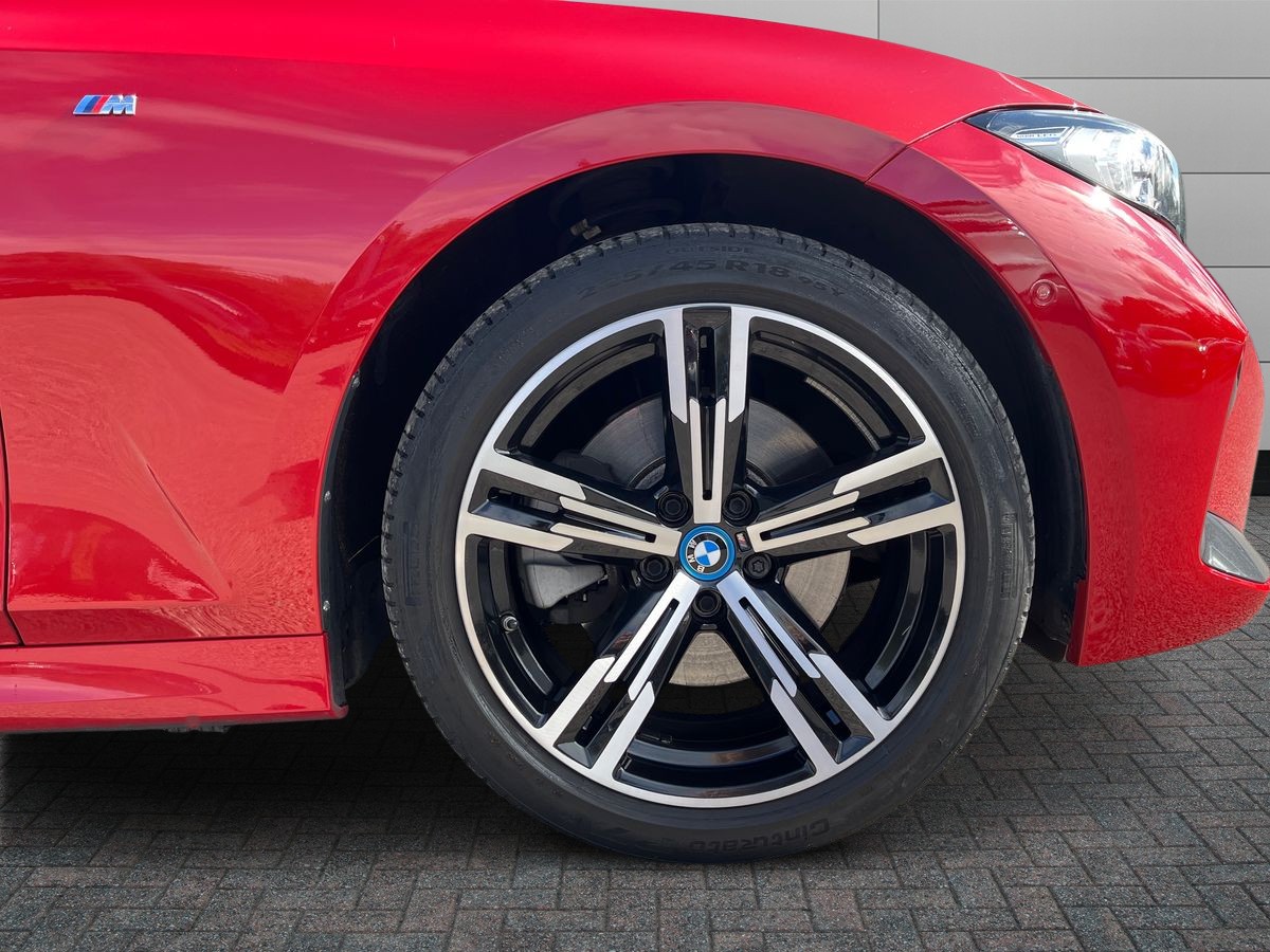 BMW 3 Series Photo 8