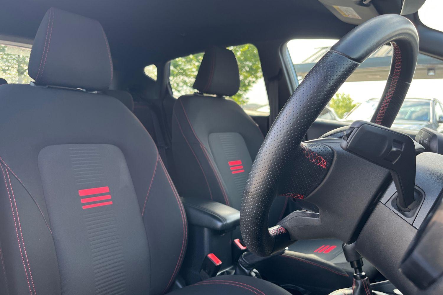 Ford FIESTA Photo 16