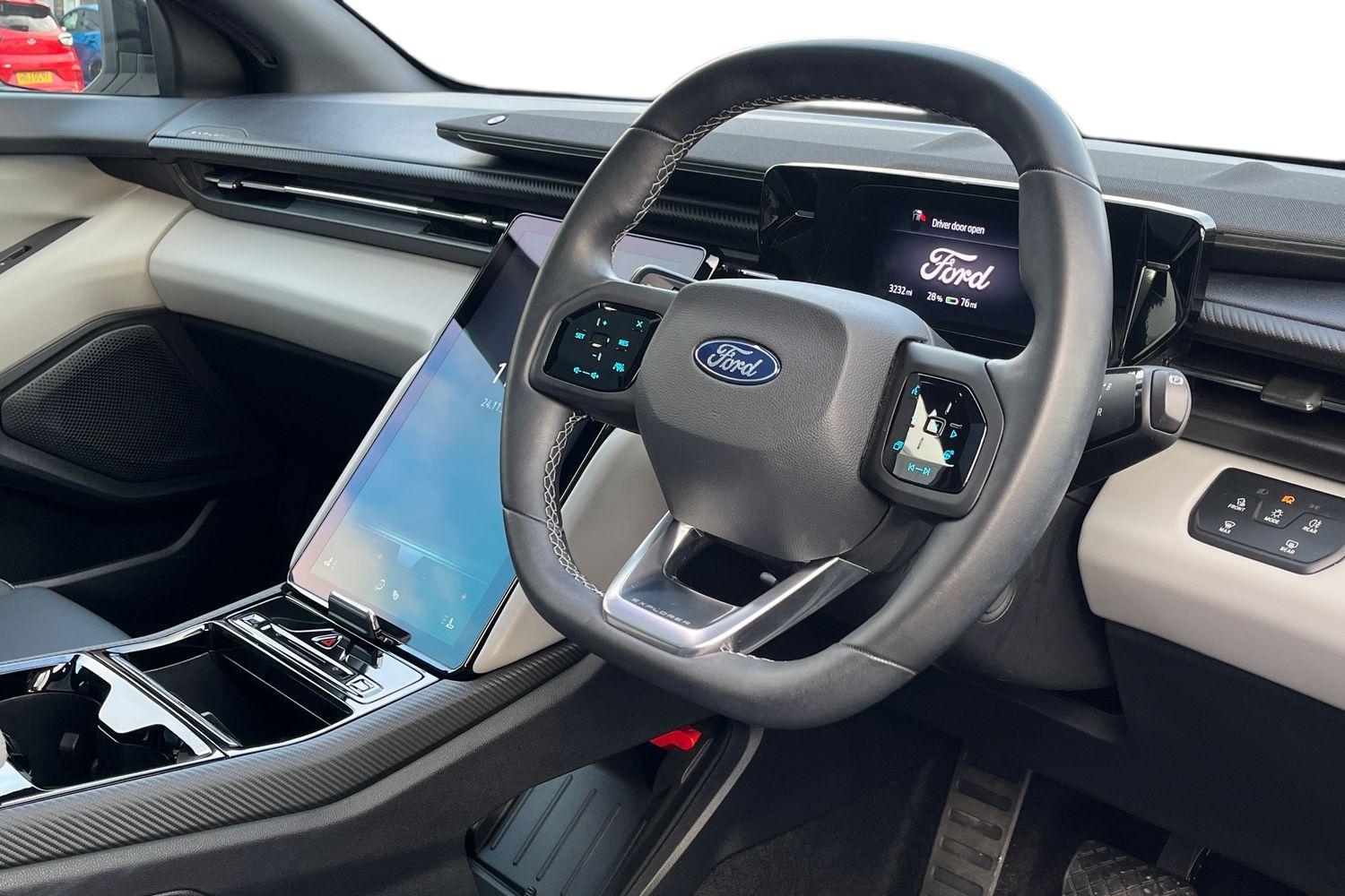 Ford Explorer Photo 8