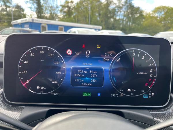 Mercedes-Benz C Class Photo autoimg-c5ed8937e43d569a27dc3d038e7096fe493995bd.jpg