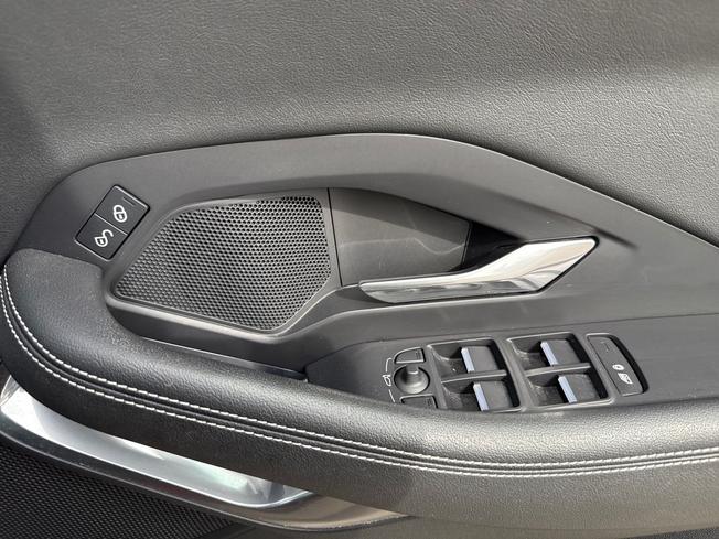 JAGUAR E-Pace Photo 28