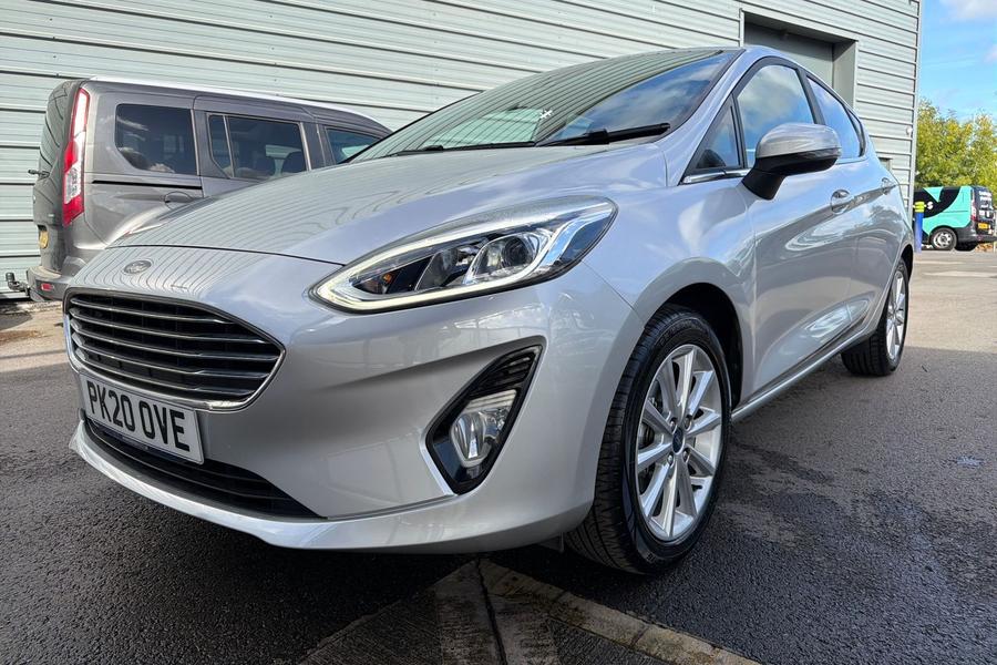 Ford FIESTA Photo autoimg-c5ef6c95b8f48614dc6af7068bfb0250b22d7070.jpg