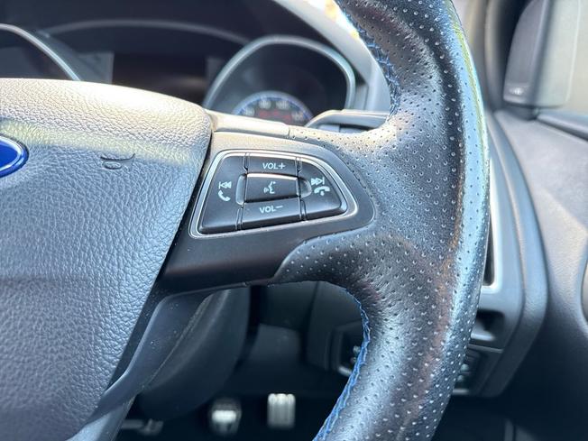 FORD Focus Photo 17