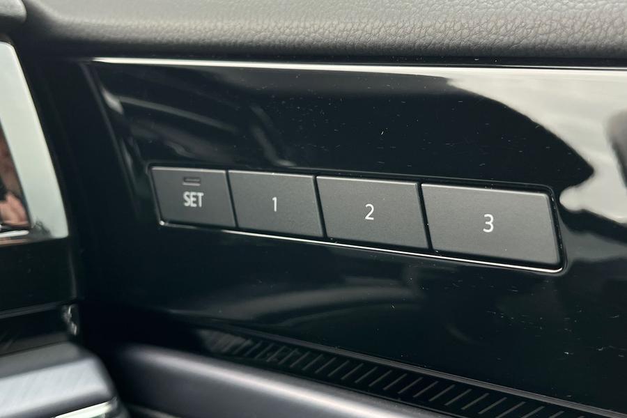 Volkswagen TOUAREG Photo autoimg-c5f5dc20d693aed86a82297e9ae5ad28f02dde9e.jpg