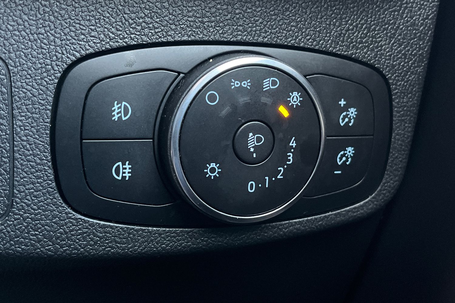 Ford FOCUS Photo 28