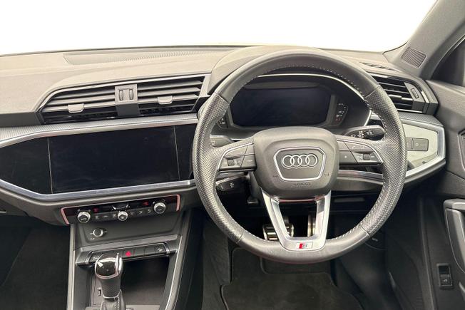 AUDI Q3 Photo 11