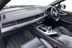 AUDI Q7 Photo 2