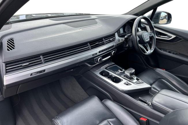 AUDI Q7 Photo 2