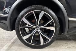 VOLKSWAGEN Tiguan Photo 5