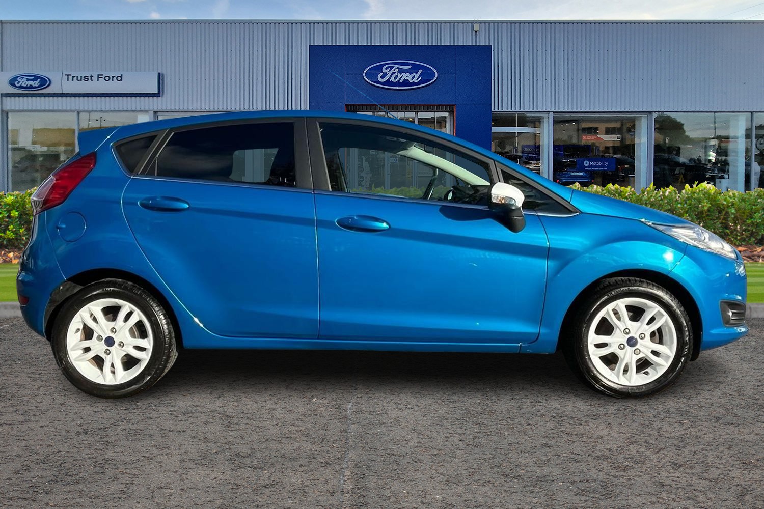 Ford FIESTA Photo 2