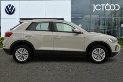 VOLKSWAGEN T-Roc Photo 4