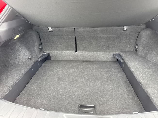 LEXUS Ux Photo 12