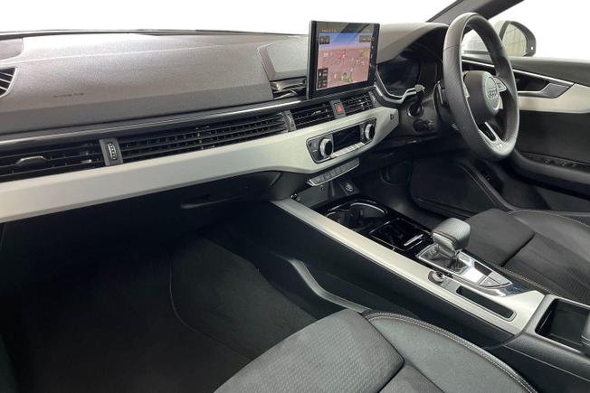 Audi A4 Avant Photo 2