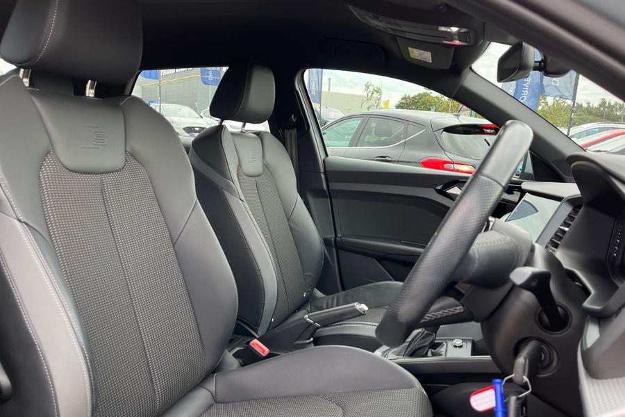 Audi A1 Photo autoimg-c622e3544bc76c50bb409da1f638109627d66054.jpg