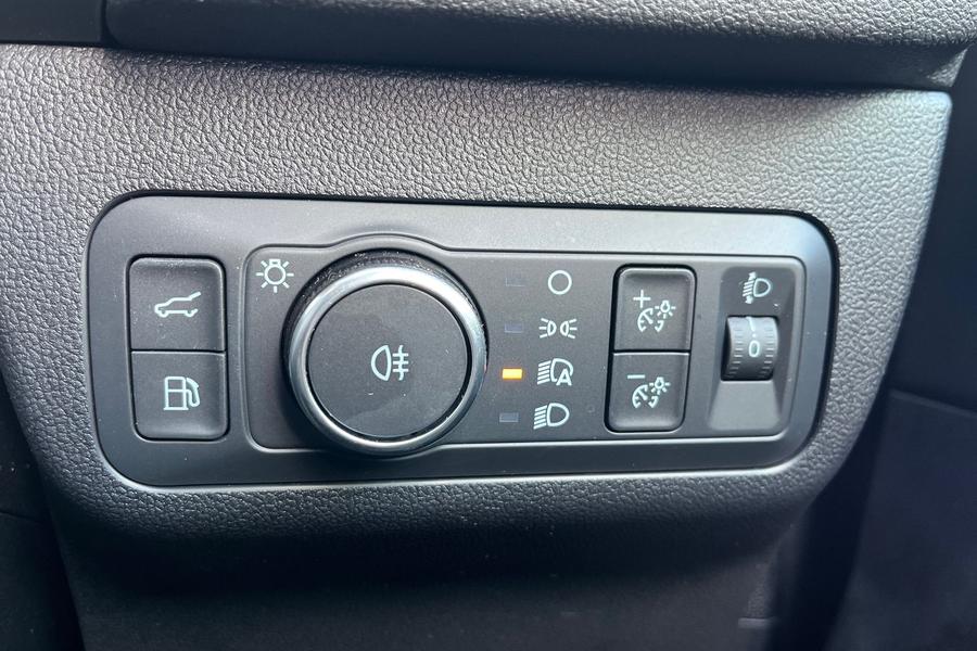 Ford KUGA Photo autoimg-c6235e47d4a9814cad29965cecb6727575e15f6b.jpg
