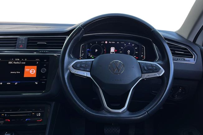 VOLKSWAGEN Tiguan Photo 11