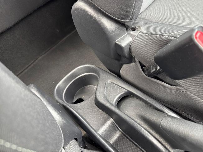 TOYOTA Yaris Photo 57