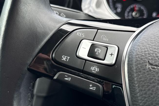 VOLKSWAGEN Golf Photo 16