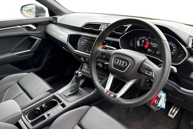 AUDI Q3 Photo 6