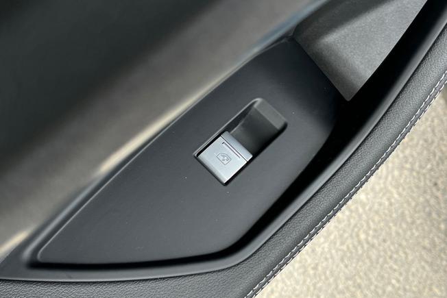 AUDI Q8 E-Tron Photo 46