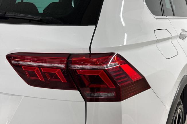 VOLKSWAGEN Tiguan Photo 18