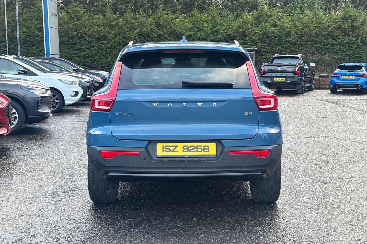 2025 Volvo XC40 2.0 B4 197PS Plus Dark Petrol Hybrid Auto in 11K - vehicle photo 5 for sale on PureCar