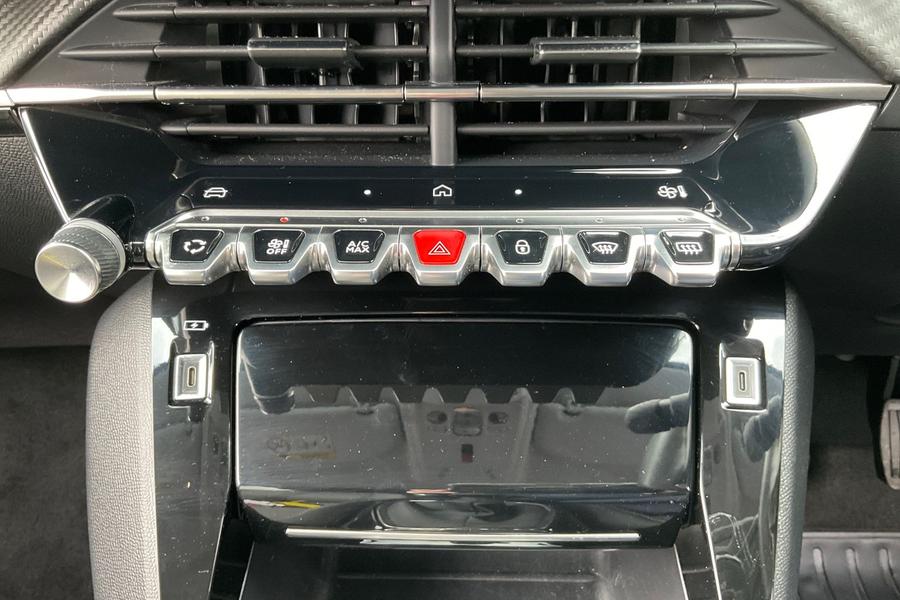 Peugeot 208 Photo autoimg-c649fc3bea271ad59e93c83684a3231a5db85846.jpg