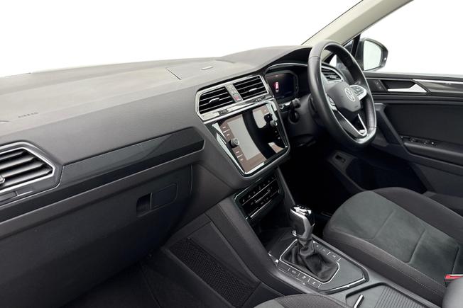 VOLKSWAGEN Tiguan Photo 2